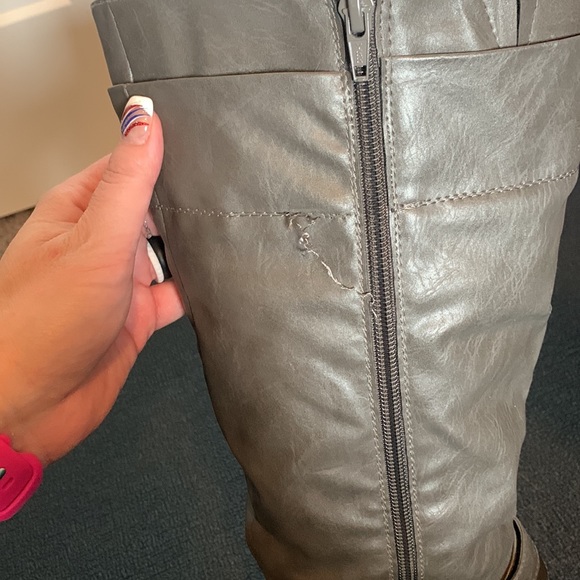 Grey knee high boots - Picture 5 of 7